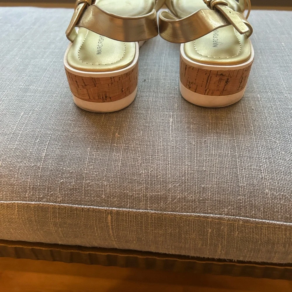 Like New Marc Fisher Gold Platform Wedges